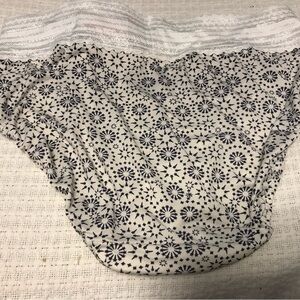 Warner's Black and Cream Patterned Panties